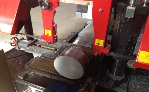 成华卧式带锯床加工时出现明显振荡如何排查？